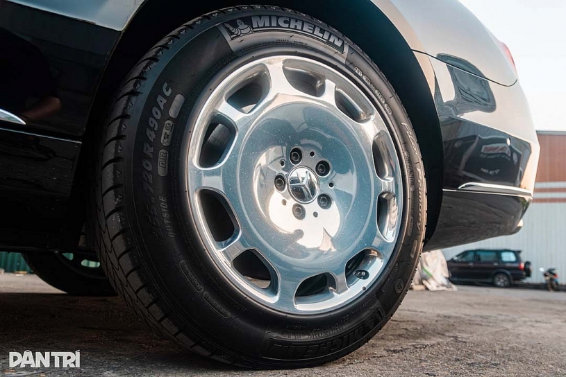 Cận cảnh S 650 Pullman giá 30 tỷ của đại gia Hà Nội, thay bộ lốp mất 4 ngày Cận cảnh S 650 Pullman giá 30 tỷ của đại gia Hà Nội, thay bộ lốp mất 4 ngày