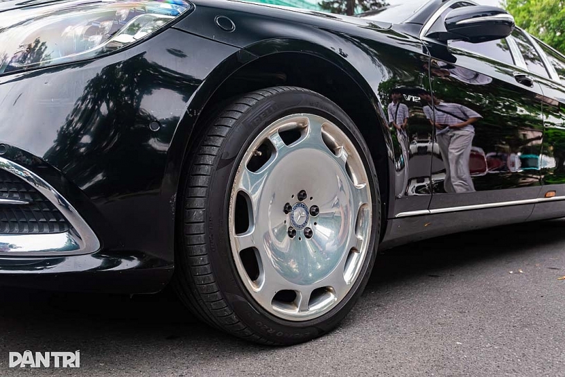 Cận cảnh S 650 Pullman giá 30 tỷ của đại gia Hà Nội, thay bộ lốp mất 4 ngày Cận cảnh S 650 Pullman giá 30 tỷ của đại gia Hà Nội, thay bộ lốp mất 4 ngày