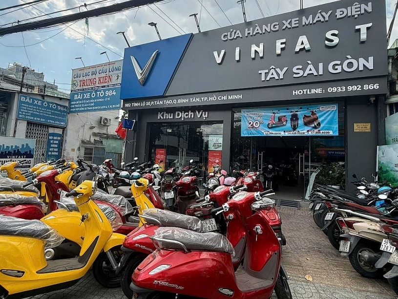 Chi chục tỷ đồng mở 2 đại lý xe máy điện VinFast, chủ đầu tư chia sẻ: Thị trường đang ở thời điểm vàng Chi chục tỷ đồng mở 2 đại lý xe máy điện VinFast, chủ đầu tư chia sẻ: Thị trường đang ở thời điểm vàng