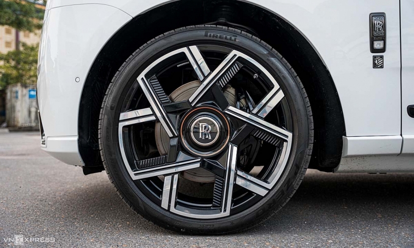 Rolls-Royce Cullinan Black Badge 2025 đầu tiên về Việt Nam Rolls-Royce Cullinan Black Badge 2025 đầu tiên về Việt Nam