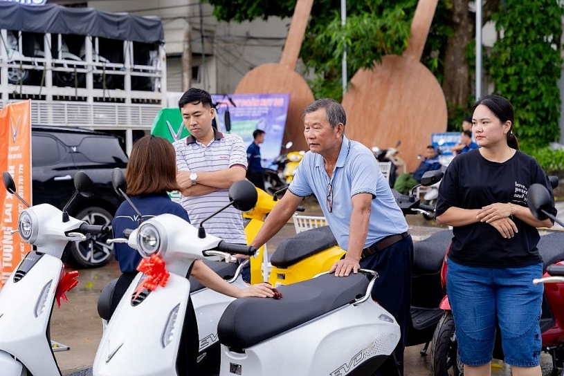 Xe xanh lên ngôi, VinFast Evo Grand Lite chiếm trọn cảm tình của học sinh và phụ huynh Xe xanh lên ngôi, VinFast Evo Grand Lite chiếm trọn cảm tình của học sinh và phụ huynh