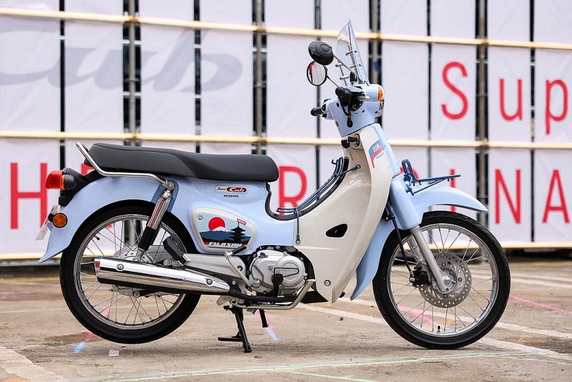 Cận cảnh Honda Super Cub phiên bản giới hạn 500 chiếc vừa trình làng