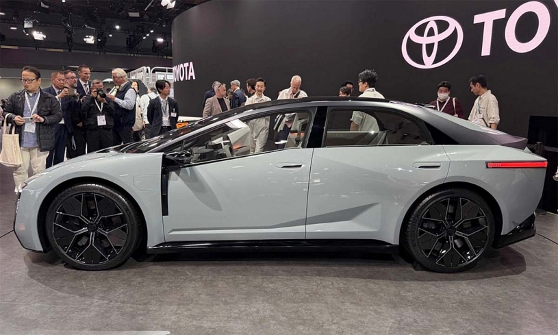 Toyota Corolla Concept - sedan huyền thoại biến hình