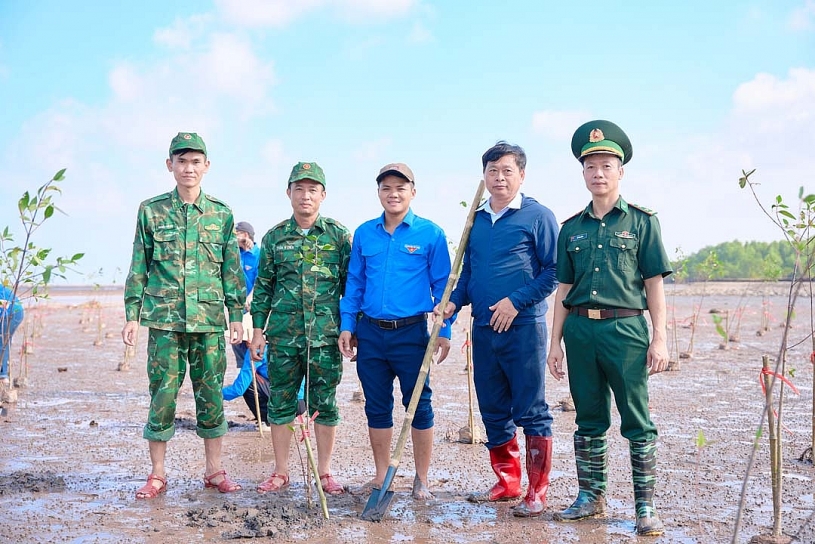 Toyota Việt Nam: Dựng “lá chắn xanh” ven biển vì một tương lai bền vững