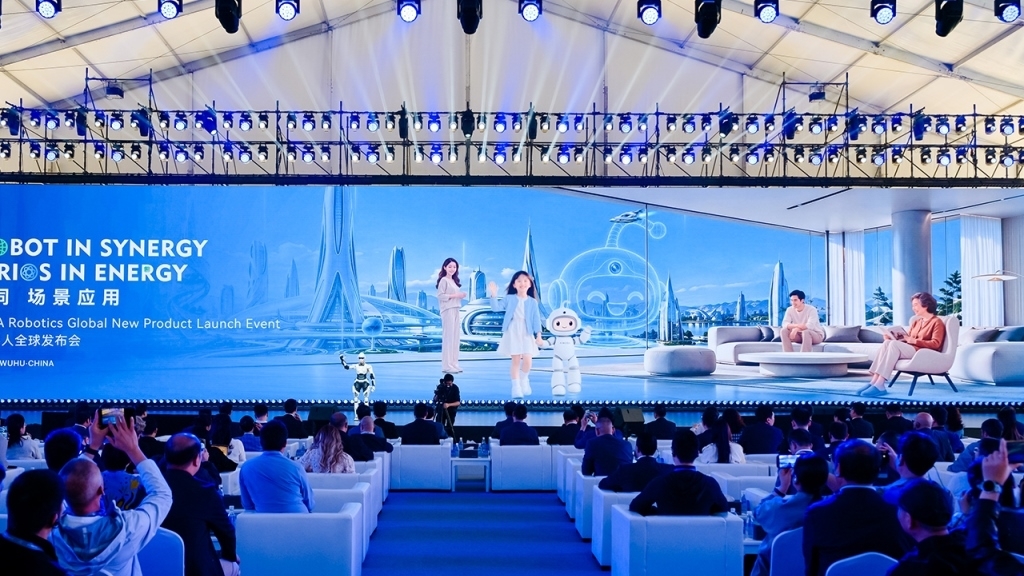 OMODA & JAECOO bắt tay AiMOGA: Đưa robot thông minh Mobo về chung nhà