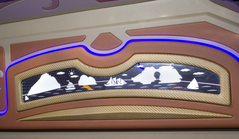 bat ngo hoa tiet trong dong duoc dua vao noi that chiec ford transit