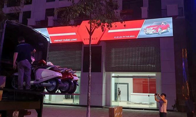 nhung chiec vinfast klara dau tien da xuat hien tai dai ly o ha noi