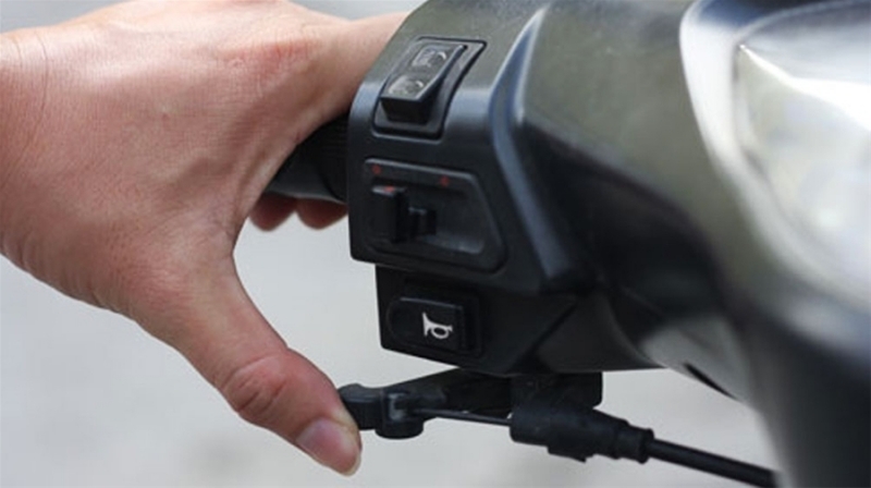 cach don gian khac phuc hien tuong xe may kho no vao mua dong