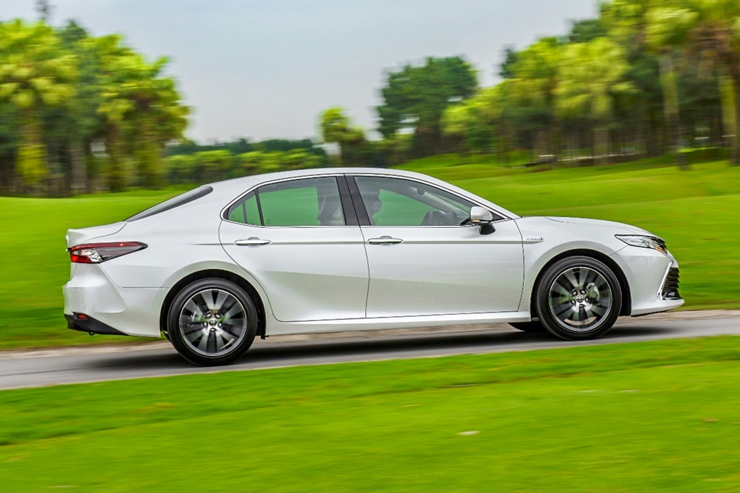 Toyota Camry hybrid và nỗ lực ‘xanh hóa’ giao thông