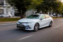 Toyota Camry dẫn đầu phân khúc Sedan hạng D tháng 2/2024
