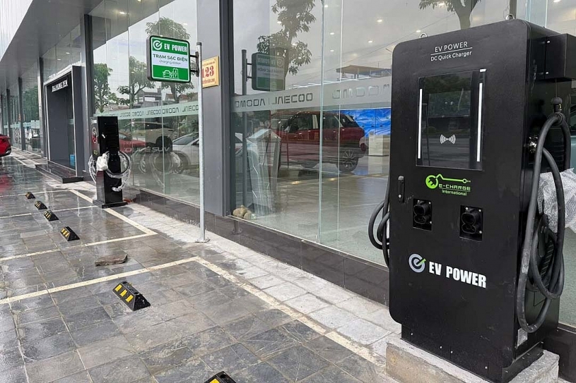 Thêm hãng xe lắp trạm sạc ô tô điện tại Việt Nam