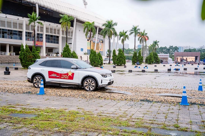 “Thực chiến” cùng xe điện VinFast trong mưa, người dùng tấm tắc khen chất xe làm nên doanh số kỉ lục thị trường “Thực chiến” cùng xe điện VinFast trong mưa, người dùng tấm tắc khen chất xe làm nên doanh số kỉ lục thị trường