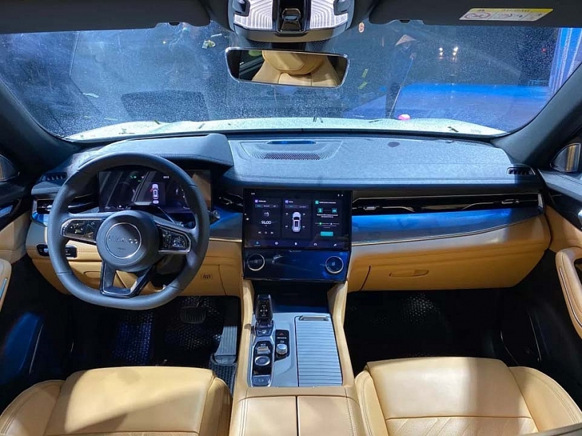 Khám phá SUV cao cấp Lynk & Co 09 sẽ xuất hiện tại Tiền Phong Golf Championship 2025