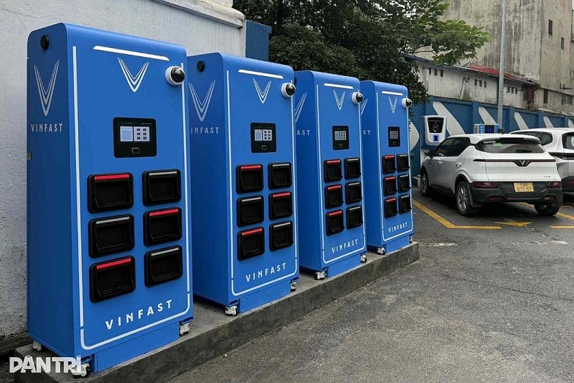 VinFast bắt đầu lắp trạm đổi pin xe máy điện, thao tác nhanh ngang đổ xăng? VinFast bắt đầu lắp trạm đổi pin xe máy điện, thao tác nhanh ngang đổ xăng?