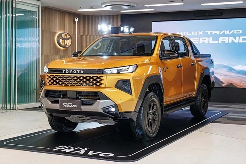 Toyota Hilux thế hệ mới lột xác thiết kế, có thêm bản thuần điện