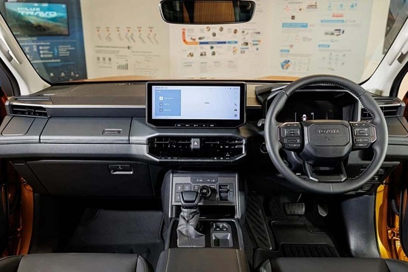 Toyota Hilux thế hệ mới lột xác thiết kế, có thêm bản thuần điện