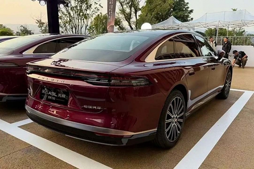 Sedan Trung Quốc siêu tiết kiệm: Một bình xăng đi 2.000km, giá từ 500 triệu Sedan Trung Quốc siêu tiết kiệm: Một bình xăng đi 2.000km, giá từ 500 triệu