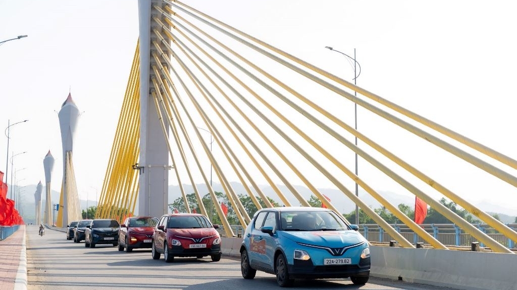 Chuyên gia: Doanh số gấp 3 lần “cựu vương” Toyota, VinFast đang khẳng định đẳng cấp và chất lượng xe điện Việt