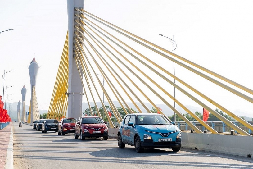 Chuyên gia: Doanh số gấp 3 lần “cựu vương” Toyota, VinFast đang khẳng định đẳng cấp và chất lượng xe điện Việt