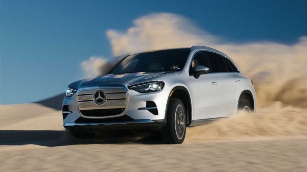 Mercedes GLC điện sắp có bản hiệu suất cao mạnh ngang siêu xe