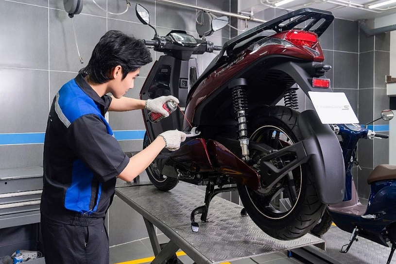 Chủ xe máy điện VinFast: “Sạc xe tiện như sạc điện thoại, tiết kiệm vô đối”