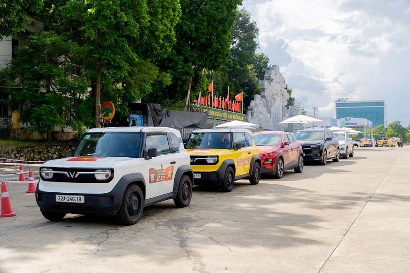 Chủ xe sau 1 năm với VinFast VF 3: Vừa tiết kiệm, vừa vui, vừa “nghiện” cảm giác lái xe điện Chủ xe sau 1 năm với VinFast VF 3: Vừa tiết kiệm, vừa vui, vừa “nghiện” cảm giác lái xe điện