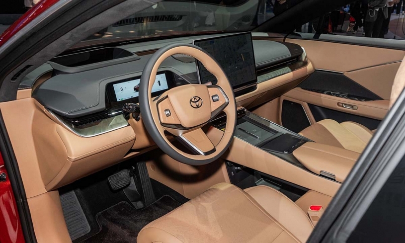 Toyota bZ7 - sedan cỡ lớn lắp mô tơ điện Huawei