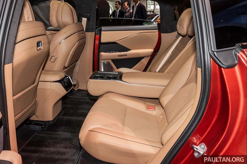 Toyota bZ7 - sedan cỡ lớn lắp mô tơ điện Huawei