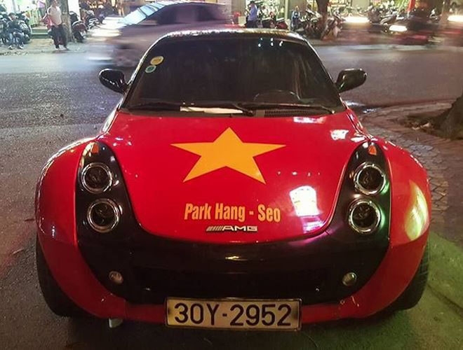 dung hinh truoc dan xe co vu tuyen viet nam tien vao chung ket