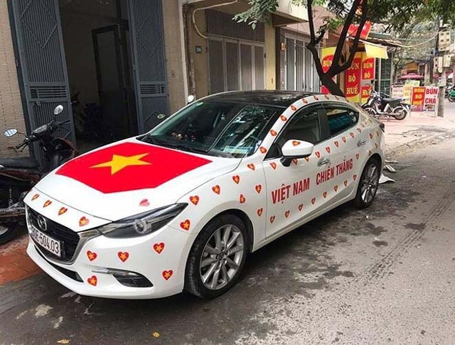 dung hinh truoc dan xe co vu tuyen viet nam tien vao chung ket