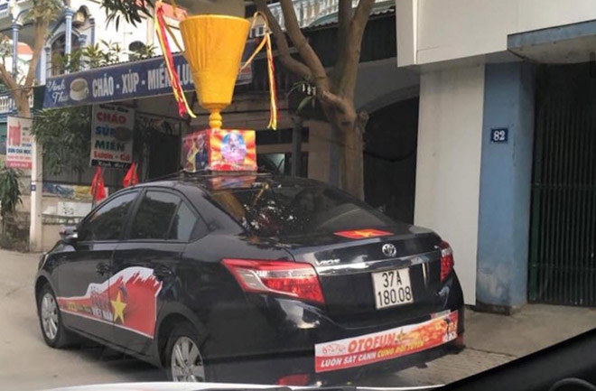 dung hinh truoc dan xe co vu tuyen viet nam tien vao chung ket