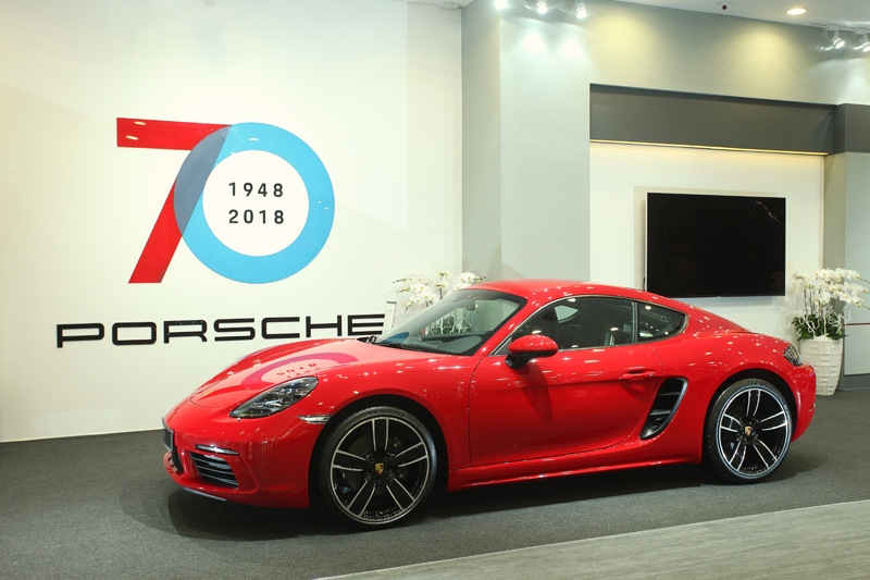 porsche dem xe sang cho khach viet trai nghiem tai tphcm