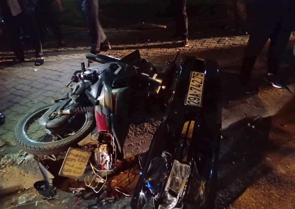 Video: Nữ tài xế xe Lexus gây tai nạn liên hoàn tại Hà Nội