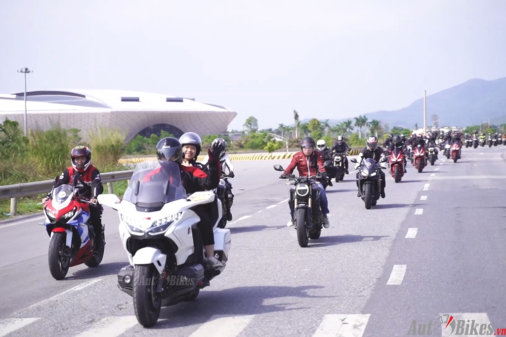 Hàng trăm Honda bikers ‘quẩy tới bến’ tại Hạ Long