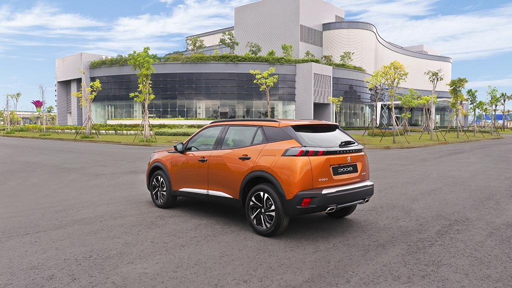 Video đánh giá nhanh Peugeot 2008- đối thủ của Toyota Corolla Cross