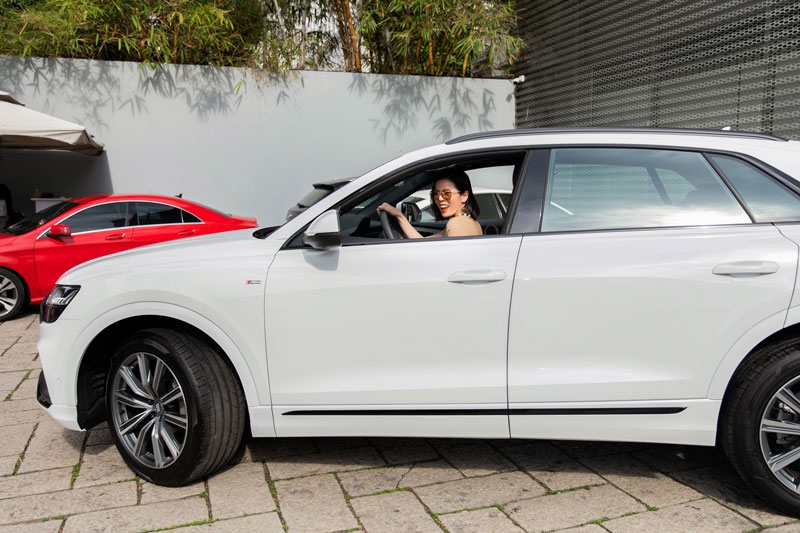 Ca sĩ Lệ Quyên tậu xế sang Audi Q8