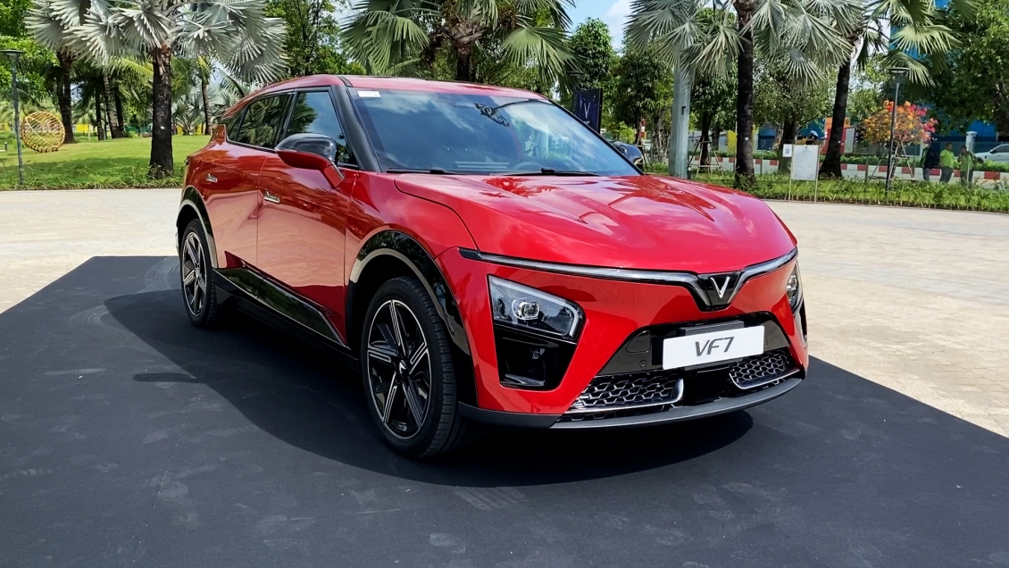 Chi tiết VinFast VF7 vừa ra mắt Việt Nam