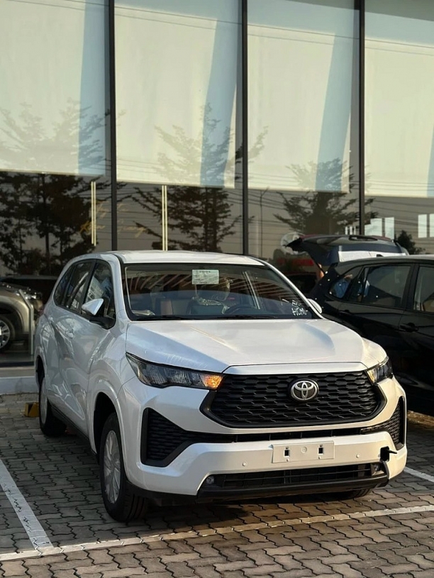 Toyota Innova Cross bổ sung phiên bản giá rẻ