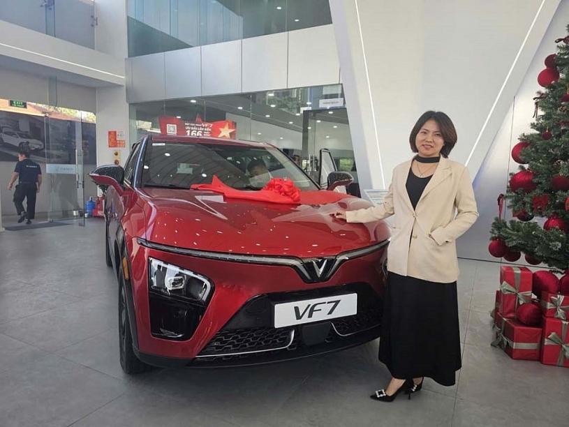 Khách hàng Việt ấn tượng với xưởng dịch vụ thứ 350 của VinFast: Đi đâu cũng yên tâm, xứng đáng đẳng cấp 5 sao Khách hàng Việt ấn tượng với xưởng dịch vụ thứ 350 của VinFast: Đi đâu cũng yên tâm, xứng đáng đẳng cấp 5 sao