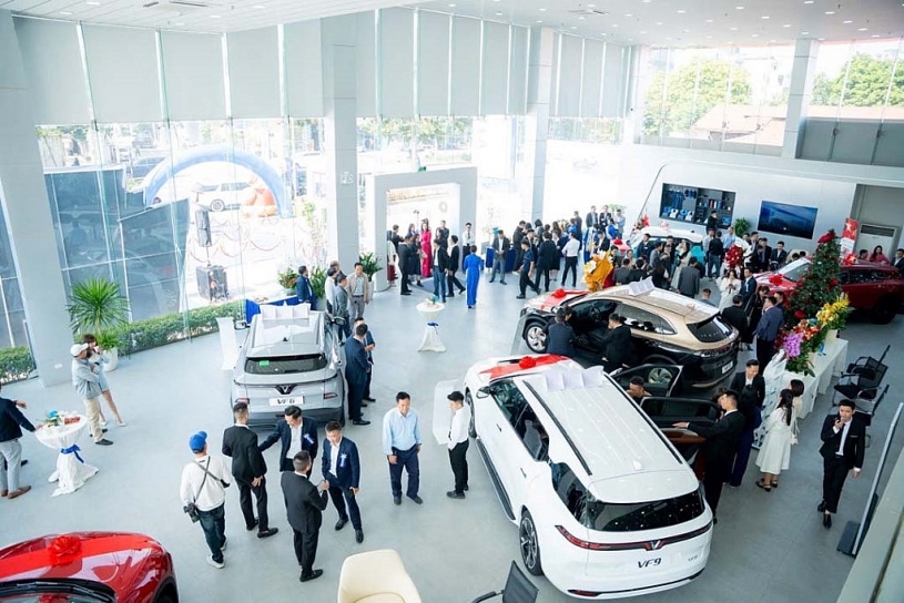 Khách hàng Việt ấn tượng với xưởng dịch vụ thứ 350 của VinFast: Đi đâu cũng yên tâm, xứng đáng đẳng cấp 5 sao Khách hàng Việt ấn tượng với xưởng dịch vụ thứ 350 của VinFast: Đi đâu cũng yên tâm, xứng đáng đẳng cấp 5 sao