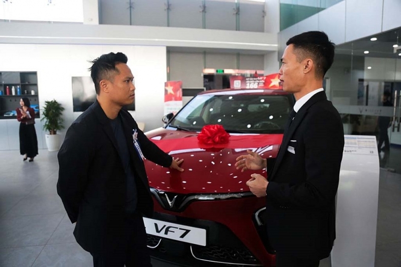 Khách hàng Việt ấn tượng với xưởng dịch vụ thứ 350 của VinFast: Đi đâu cũng yên tâm, xứng đáng đẳng cấp 5 sao Khách hàng Việt ấn tượng với xưởng dịch vụ thứ 350 của VinFast: Đi đâu cũng yên tâm, xứng đáng đẳng cấp 5 sao