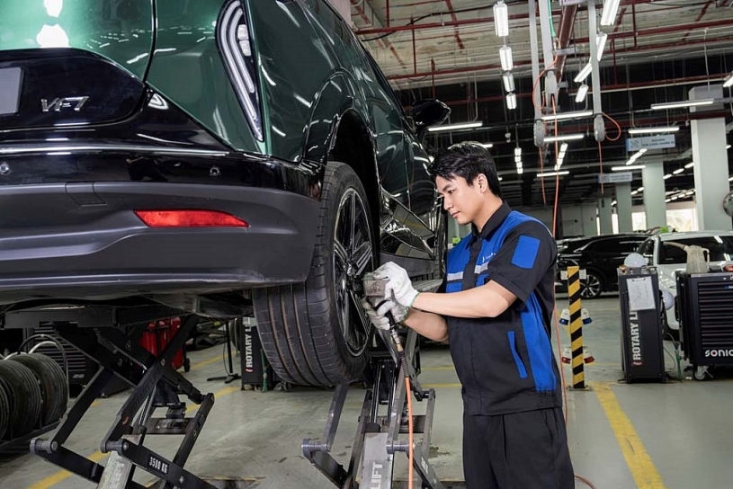 Khách hàng Việt ấn tượng với xưởng dịch vụ thứ 350 của VinFast: Đi đâu cũng yên tâm, xứng đáng đẳng cấp 5 sao Khách hàng Việt ấn tượng với xưởng dịch vụ thứ 350 của VinFast: Đi đâu cũng yên tâm, xứng đáng đẳng cấp 5 sao