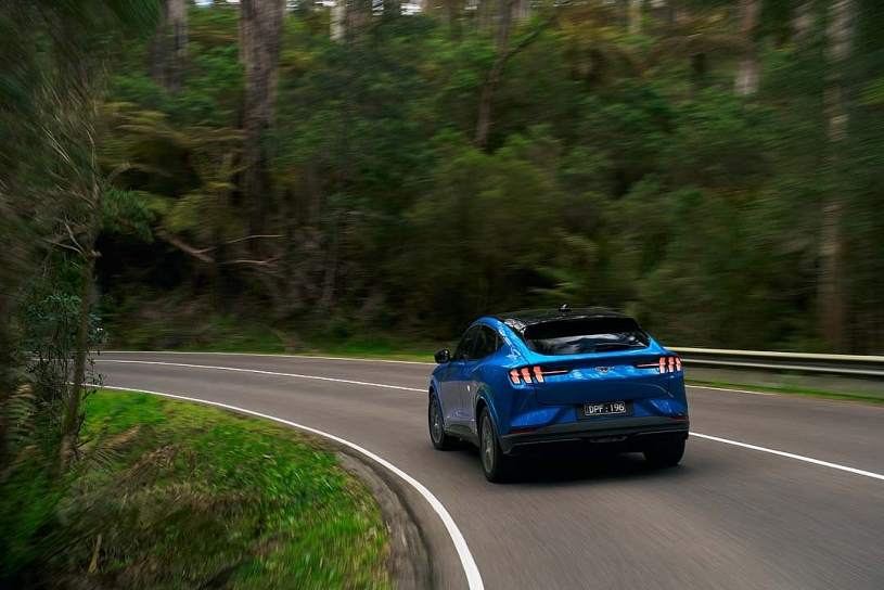 Ford Việt Nam tung ưu đãi cuối năm “khủng”, hỗ trợ 100% lệ phí trước bạ và tặng chuyến du lịch Bắc Âu Ford Việt Nam tung ưu đãi cuối năm “khủng”, hỗ trợ 100% lệ phí trước bạ và tặng chuyến du lịch Bắc Âu