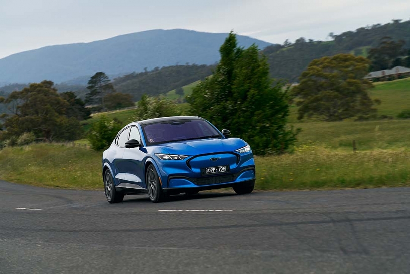 Ford Việt Nam tung ưu đãi cuối năm “khủng”, hỗ trợ 100% lệ phí trước bạ và tặng chuyến du lịch Bắc Âu Ford Việt Nam tung ưu đãi cuối năm “khủng”, hỗ trợ 100% lệ phí trước bạ và tặng chuyến du lịch Bắc Âu