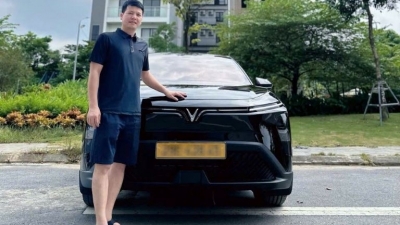 Chuyển từ xe xăng sang VinFast Limo Green, tài xế tại Hà Nội tâm đắc vì tiết kiệm gần trăm triệu đồng mỗi năm