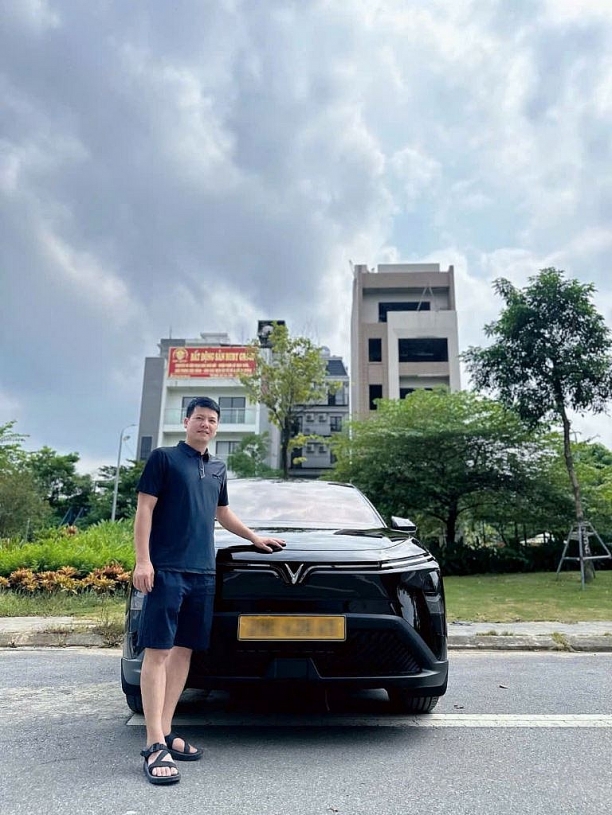 Chuyển từ xe xăng sang VinFast Limo Green, tài xế tại Hà Nội tâm đắc vì tiết kiệm gần trăm triệu đồng mỗi năm Chuyển từ xe xăng sang VinFast Limo Green, tài xế tại Hà Nội tâm đắc vì tiết kiệm gần trăm triệu đồng mỗi năm