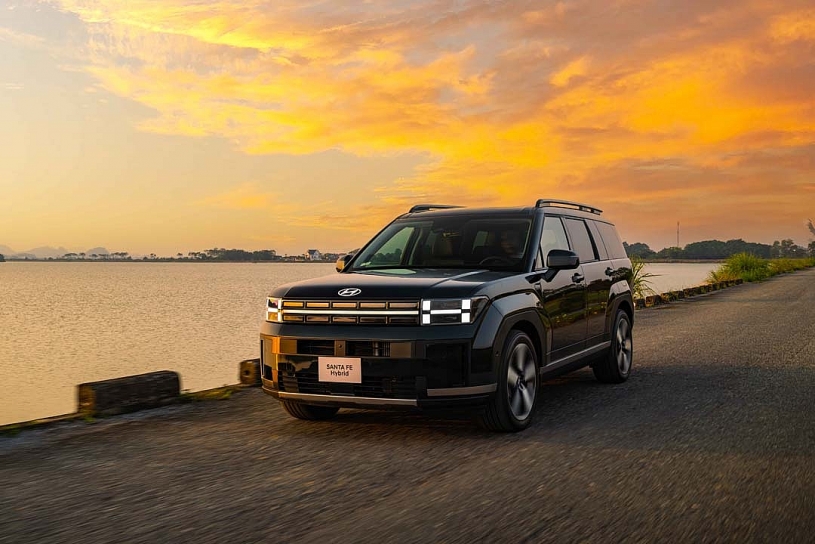 Hyundai Santa Fe Hybrid ra mắt tại Việt Nam, giá hơn 1,3 tỷ đồng