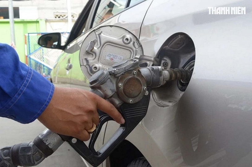 Lắc xe khi đổ xăng, sai lầm của người dùng ô tô và xe máy Lắc xe khi đổ xăng, sai lầm của người dùng ô tô và xe máy