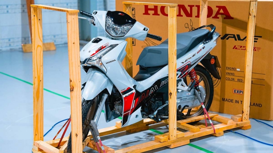 'Đập thùng' Honda Wave 125R đầu tiên về Việt Nam