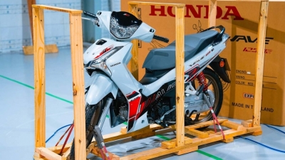'Đập thùng' Honda Wave 125R đầu tiên về Việt Nam